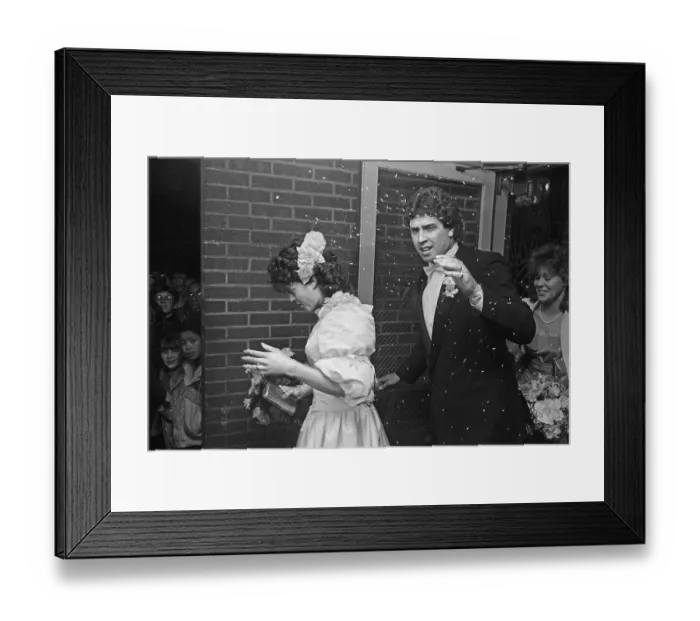 Framed Print : Dan Marino with his Bride