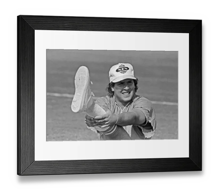Framed Print : Dan Marino Stretching his Leg Framed Print : Dan Marino Stretching his Leg