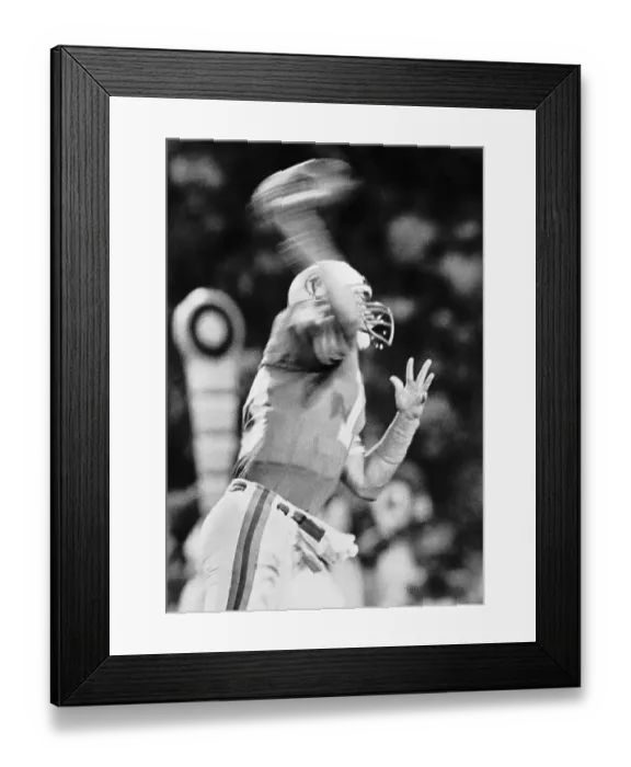 Framed Print : Dan Marino in Midst of Passing Football Framed Print : Dan Marino in Midst of Passing Football