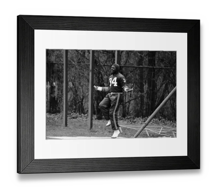 Framed Print : Walter Payton Jumping Rope Framed Print : Walter Payton Jumping Rope