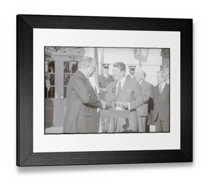 Framed Print : President Reagan Shaking Hands with Helmut Kohl Framed Print : President Reagan Shaking Hands with Helmut Kohl