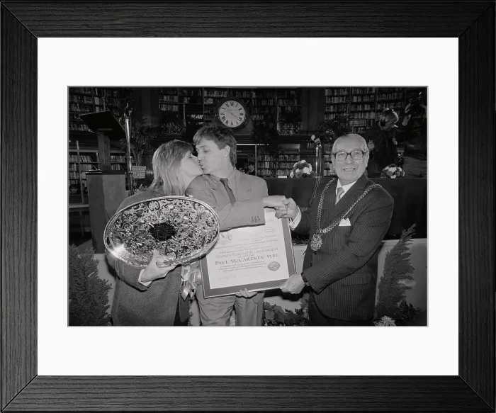Framed Print : Paul McCartney Receiving Award