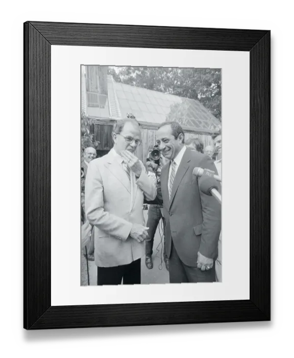 Framed Print : Mario Cuomo and William Kennedy Conversing Framed Print : Mario Cuomo and William Kennedy Conversing