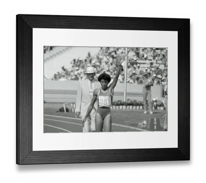Framed Print : Florence Griffith Joyner in Victory Gesture Framed Print : Florence Griffith Joyner in Victory Gesture