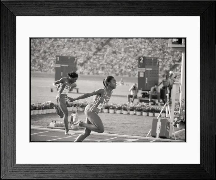 Framed Print : Evelyn Ashford Profile Crossing Finish Framed Print : Evelyn Ashford Profile Crossing Finish