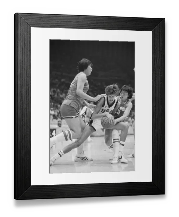 Framed Print : Anne Donovan Fighting for the Ball Framed Print : Anne Donovan Fighting for the Ball