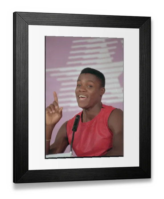 Framed Print : Carl Lewis Making Statement Framed Print : Carl Lewis Making Statement