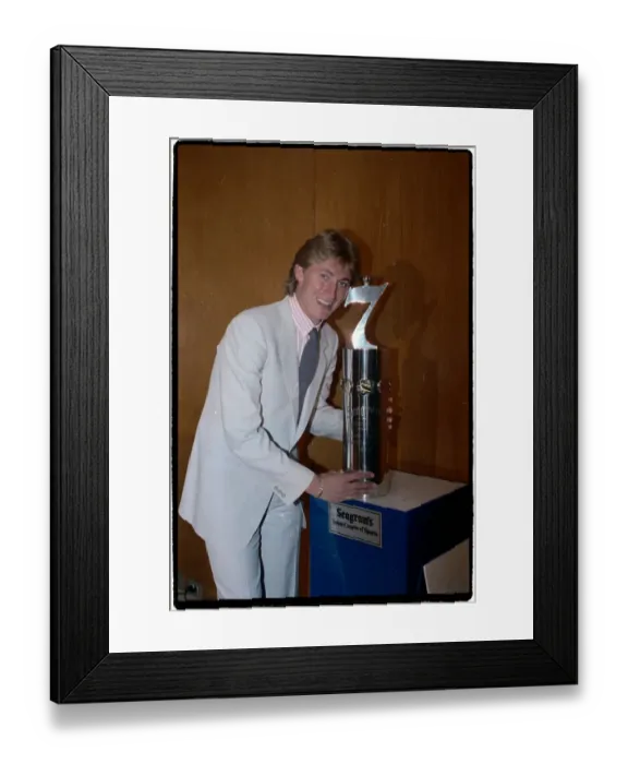 Framed Print : Wayne Gretzky With Seagrams 7 Award Framed Print : Wayne Gretzky With Seagrams 7 Award