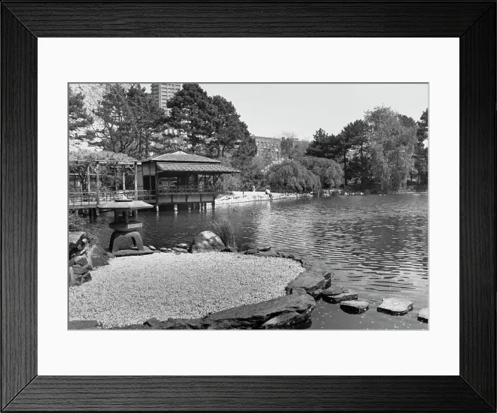 Framed Print : Brooklyn Botanic Garden, New York City Framed Print : Brooklyn Botanic Garden, New York City