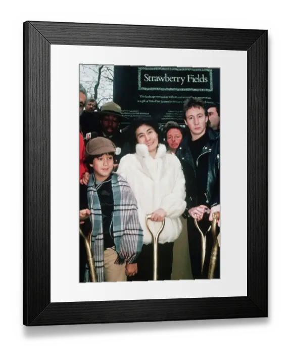 Framed Print : Yoko Ono With Sean And Julian Lennon Framed Print : Yoko Ono With Sean And Julian Lennon
