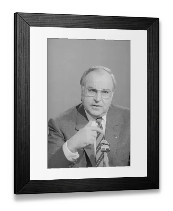 Framed Print : Portrait of Helmut Kohl Framed Print : Portrait of Helmut Kohl