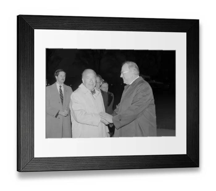 Framed Print : Helmut Kohl Shaking Hands with George Shultz Framed Print : Helmut Kohl Shaking Hands with George Shultz