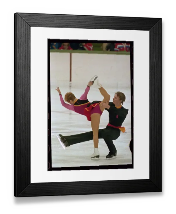 Framed Print : Oleg Vasilyev Lifting Yalena Valova