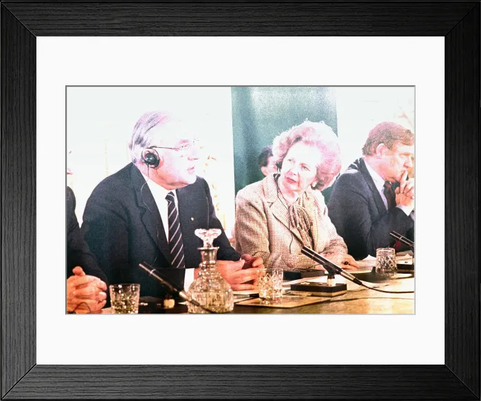 Framed Print : Margaret Thatcher with Helmut Kohl Framed Print : Margaret Thatcher with Helmut Kohl