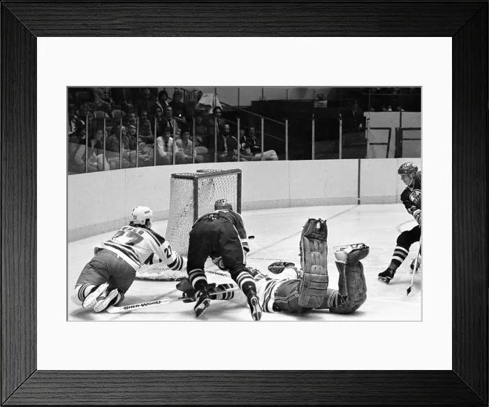 Framed Print : Wayne Gretzky Falls Down as He Scores Goal Framed Print : Wayne Gretzky Falls Down as He Scores Goal