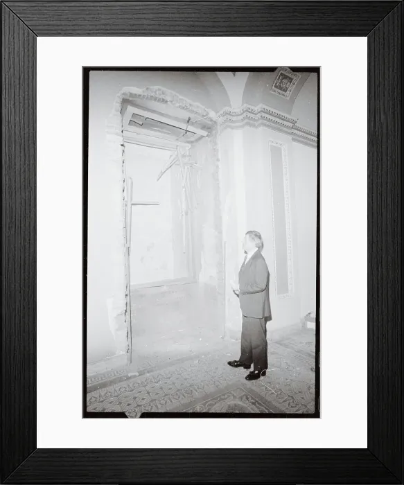 Framed Print : Mack Mattingly Examining Alcove Framed Print : Mack Mattingly Examining Alcove