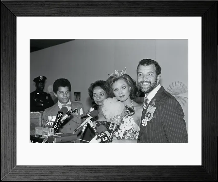 Framed Print : Vanessa Williams Talking with Reporters Framed Print : Vanessa Williams Talking with Reporters