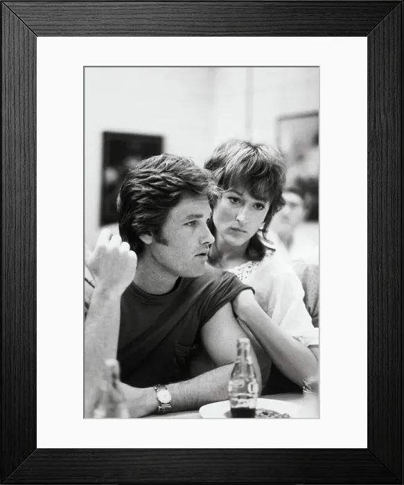 Framed Print : Meryl Streep and Kurt Russel in Silkwood Framed Print : Meryl Streep and Kurt Russel in Silkwood