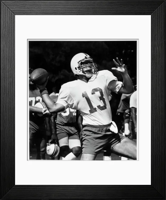 Framed Print : Dan Marino Winds up to Throw Football Framed Print : Dan Marino Winds up to Throw Football