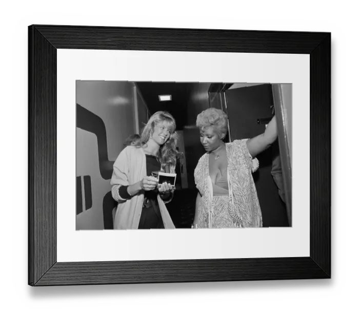 Framed Print : Christie Brinkley Getting Autograph From Aretha Franklin Framed Print : Christie Brinkley Getting Autograph From Aretha Franklin