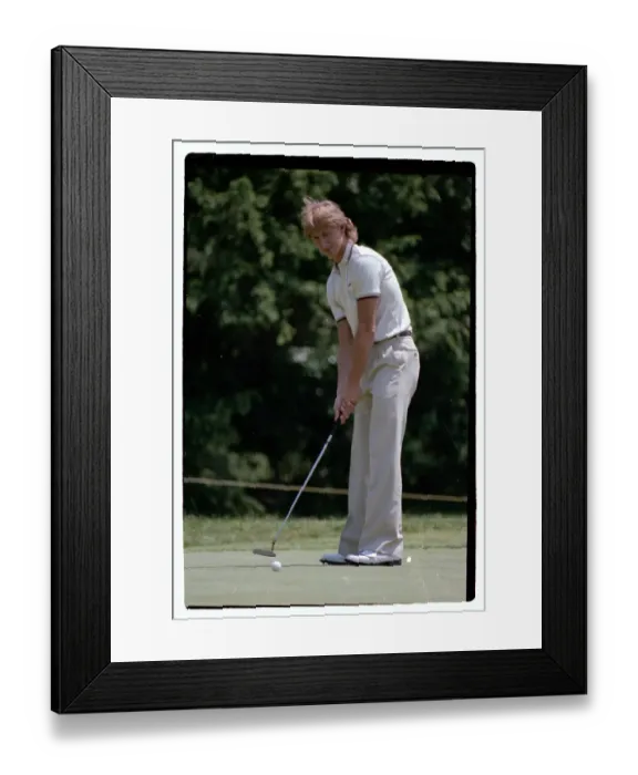 Framed Print : Wayne Gretzky Puts Ball During Golf Tournament Framed Print : Wayne Gretzky Puts Ball During Golf Tournament