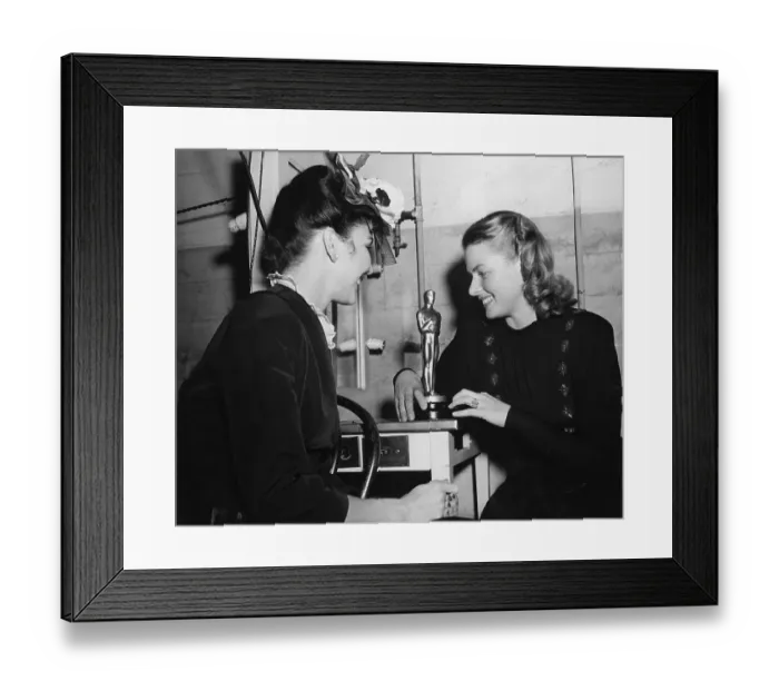 Framed Print : Ingrid Bergman with Academy Award Framed Print : Ingrid Bergman with Academy Award