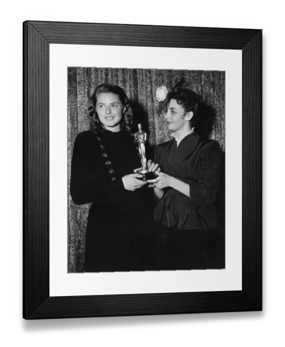 Framed Print : Ingrid Bergman with Academy Award Framed Print : Ingrid Bergman with Academy Award