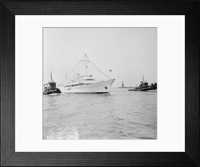 Framed Print : View of Christina Arriving with Winston Churchill and Aristotle Onassis Framed Print : View of Christina Arriving with Winston Churchill and Aristotle Onassis