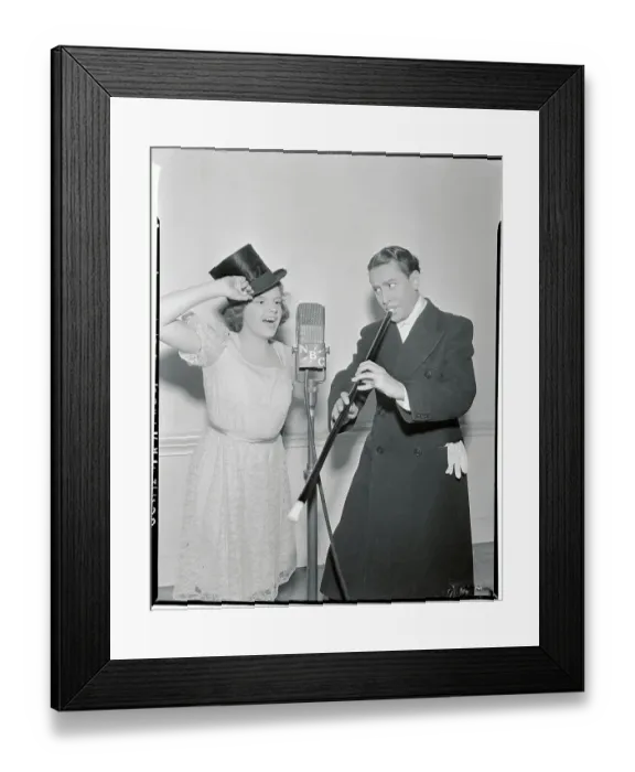 Framed Print : Judy Garland with Reginald Gardiner Framed Print : Judy Garland with Reginald Gardiner