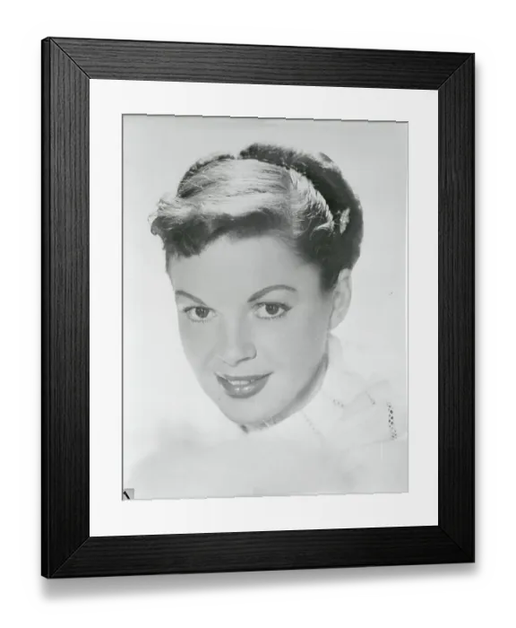 Framed Print : Portrait of Judy Garland Framed Print : Portrait of Judy Garland