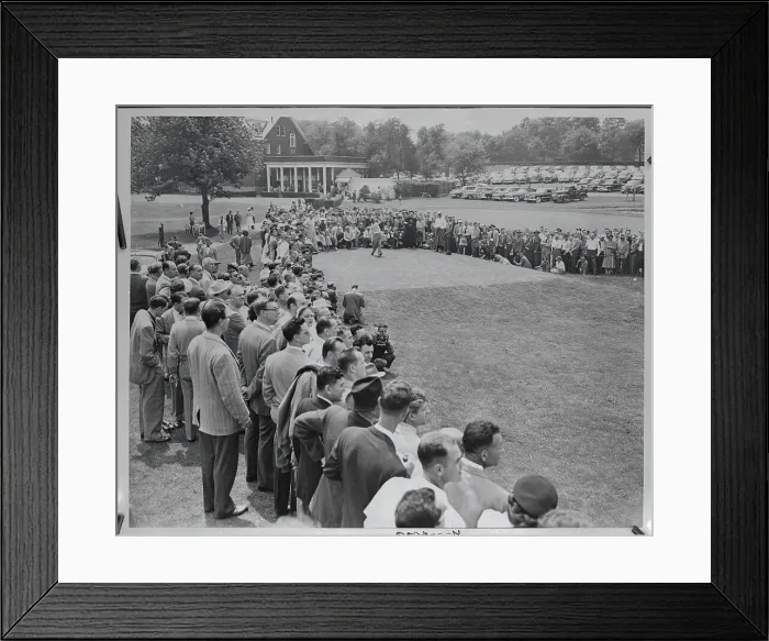 Framed Print : Crowd Watching Golfer on Green