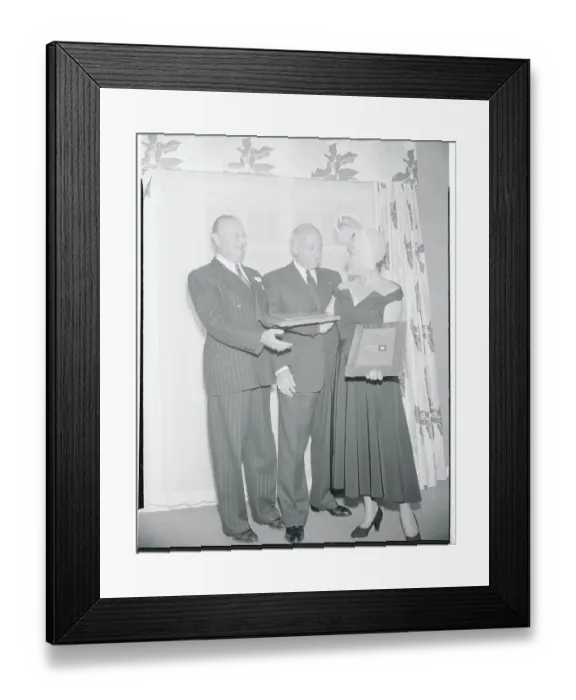 Framed Print : Gloria Swanson Giving Awards to Prestigious Film figures Framed Print : Gloria Swanson Giving Awards to Prestigious Film figures