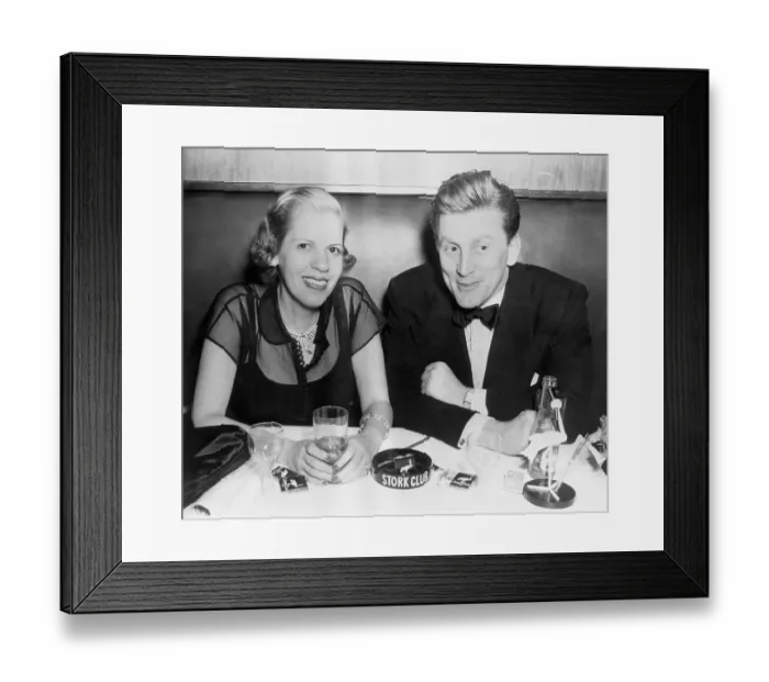 Framed Print : Kirk Douglas Framed Print : Kirk Douglas