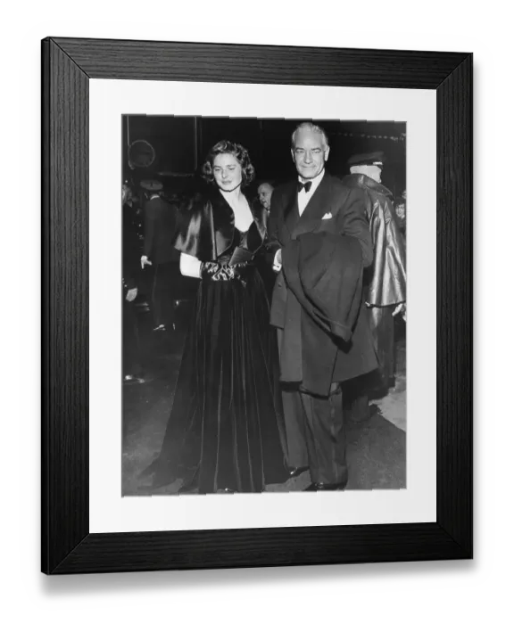 Framed Print : Ingrid Bergman and Victor Fleming Arm in Arm Framed Print : Ingrid Bergman and Victor Fleming Arm in Arm