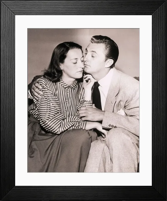 Framed Print : Robert Mitchum and Wife Hugging Framed Print : Robert Mitchum and Wife Hugging