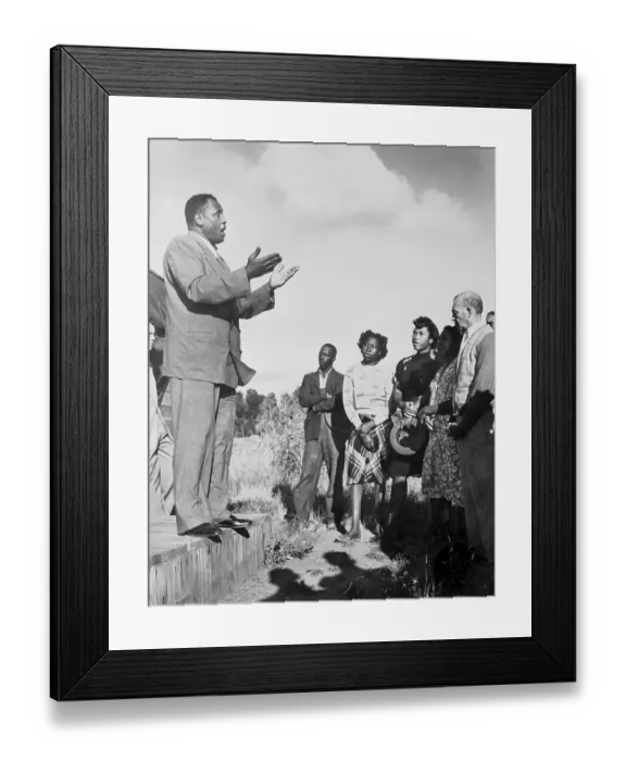Framed Print : Paul Robeson Gesturing While Singing to Audience Framed Print : Paul Robeson Gesturing While Singing to Audience