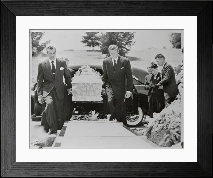 Framed Print : Cesar Romero and Willard Parker Carrying Coffin of Carole Landis Framed Print : Cesar Romero and Willard Parker Carrying Coffin of Carole Landis