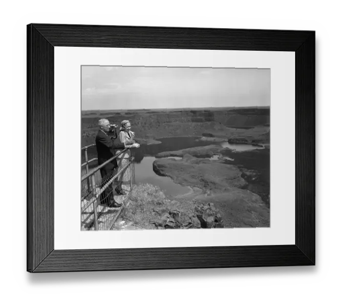 Framed Print : Truman And Daughter Enjoy Wash. State Pa Framed Print : Truman And Daughter Enjoy Wash. State Pa