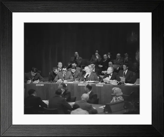 Framed Print : Turbulent U.N Session Framed Print : Turbulent U.N Session
