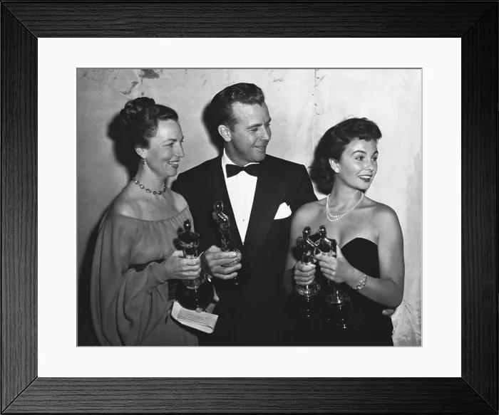 Framed Print : Actors and Actresses Holding Oscars Framed Print : Actors and Actresses Holding Oscars