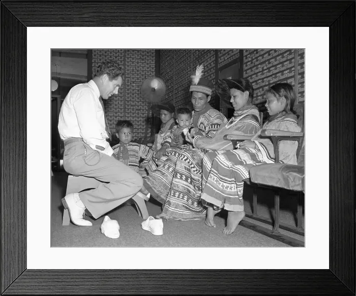 Framed Print : Seminole Family Shopping For Shoes Framed Print : Seminole Family Shopping For Shoes