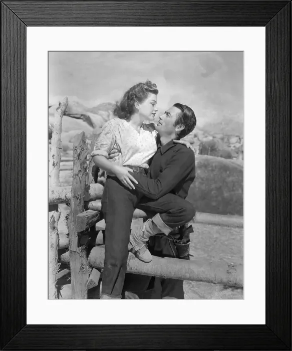 Framed Print : Gregory Peck and Anne Baxter in Yellow Sky