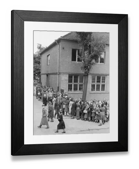 Framed Print : Germans Wait On Line To Exchange Currency