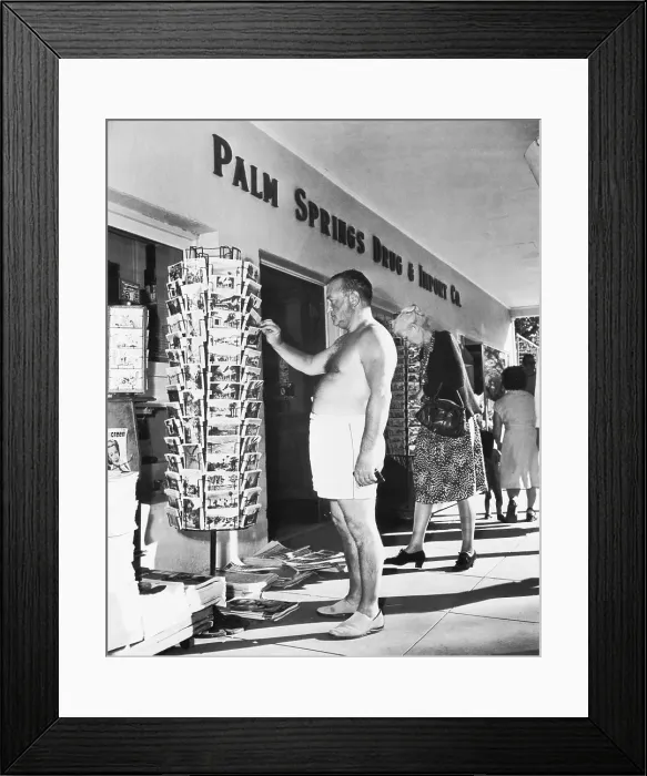 Framed Print : Tourists In Palm Springs, Ca Framed Print : Tourists In Palm Springs, Ca