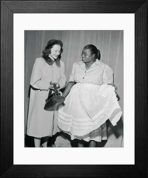 Framed Print : Olivia de Havilland Speaking with Hattie McDaniel Framed Print : Olivia de Havilland Speaking with Hattie McDaniel
