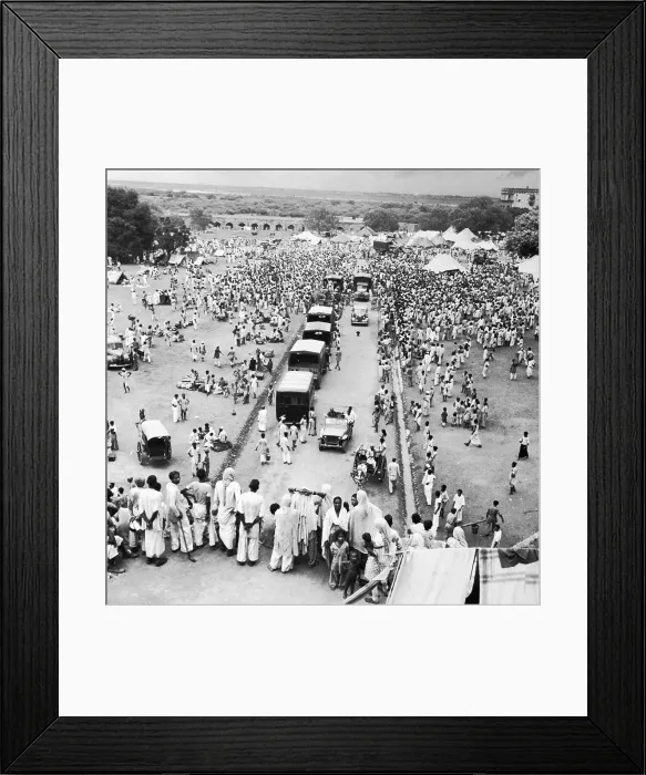 Framed Print : Large Crowd of Moslems Passing on Streets of New Delhi