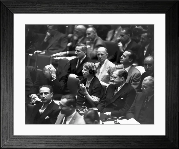 Framed Print : Eleanor Roosevelt at the United Nations General Assembly Building