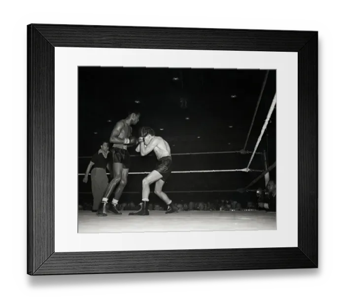 Framed Print : Jimmy Doyle Covers Up Versus Ray Robinson Framed Print : Jimmy Doyle Covers Up Versus Ray Robinson