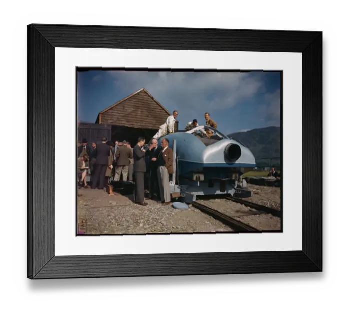 Framed Print : Sir Malcolm Campbell and Colleagues Gathering by His Boat Framed Print : Sir Malcolm Campbell and Colleagues Gathering by His Boat
