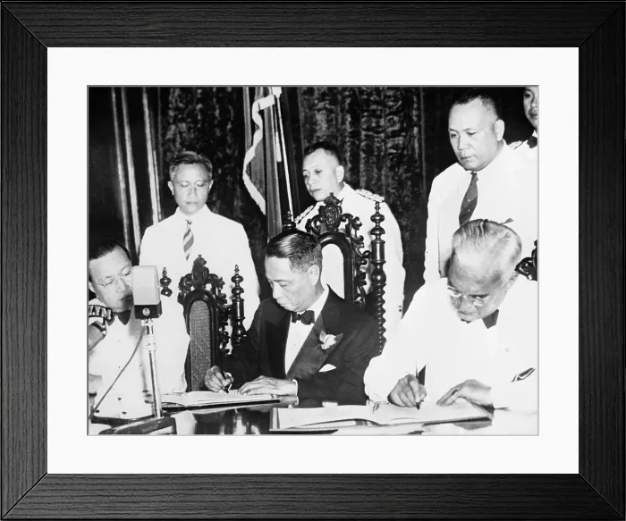 Framed Print : Philippine President Signing Document Framed Print : Philippine President Signing Document